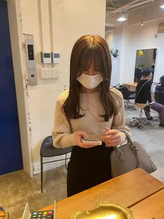 ロング カラー MIOベージュカラー 柔らかいカラーのヘアスタイル