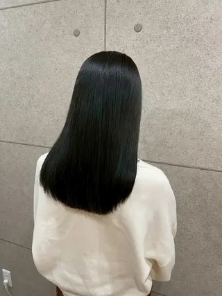 セミロング 透明感/地毛風カラー AYAKAのヘアスタイル