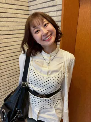 ミディアム カラー ヨシノ マナウのヘアスタイル