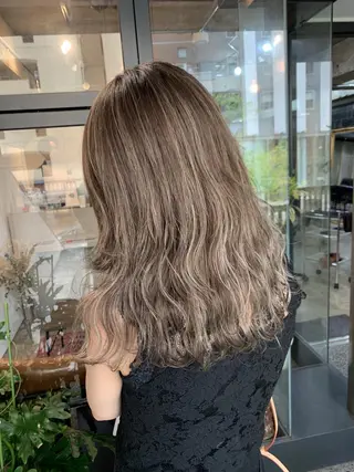 ミディアム カラー レイヤーカット 西村あきやのヘアスタイル