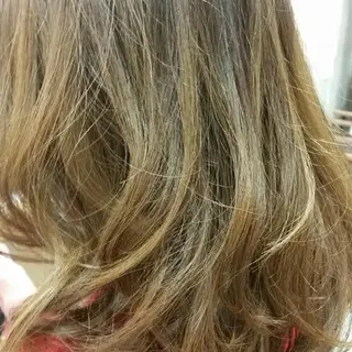 ミディアム セミロング カラー 一戸 陽太のヘアスタイル