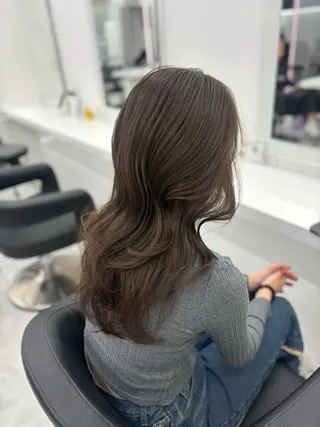 ロング カラー 抜け感レイヤー︴ ニュアンスカラーのヘアスタイル