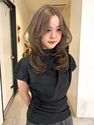 ロング カラー mizuki/ピンク ベージュ.レイヤーのヘアスタイル
