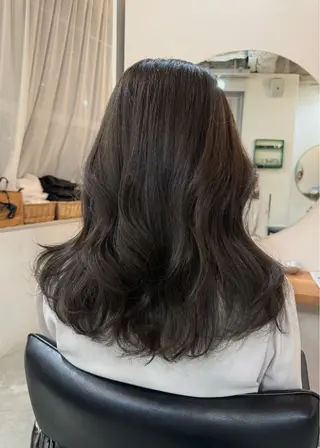 ミディアム カラー TRENCH　相澤 果歩のヘアスタイル
