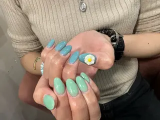 ネイル LAVISH 大和店 emi・:*+のネイルデザイン