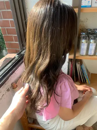 ロング カラー EIGHT 中川原 菜々子のヘアスタイル
