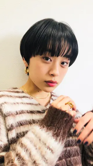 ショート カラー 植松 茜のヘアスタイル