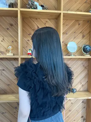 セミロング カラー 岩田 樹美のヘアスタイル