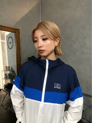 ショート カラー ヘアアレンジ タイトボブ個性派カラ ーAKANEのヘアスタイル