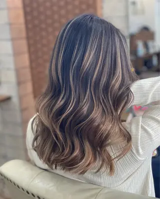 ロング カラー パーマ ヘアアレンジ メンズ キッズ ネイル マツエク・マツパ ハイライト、レイヤー カット/西梅田/中西のヘアスタイル