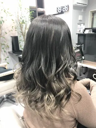 セミロング カラー FAVORE 【ファヴォーレ】のヘアスタイル