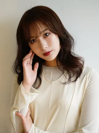 セミロング カラー パーマ ヘアアレンジ イルミナカラー/レイ ヤーカット/三好春奈のヘアスタイル