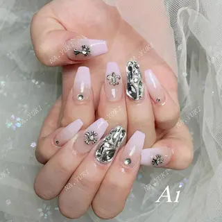 ネイル 🦋 Queenieのネイルデザイン