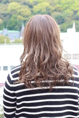 セミロング カラー Viage （ビアージュ）のヘアスタイル