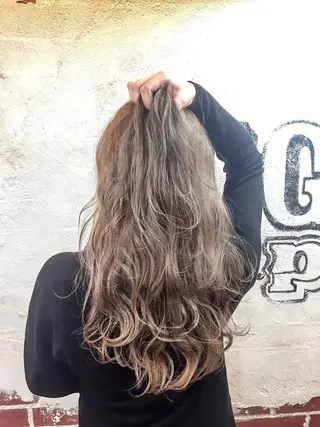 ロング EIGHT plum TOKIOリミテッドのヘアスタイル