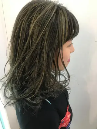 カラー 💓パーマ，💗 レイヤーカットのヘアスタイル