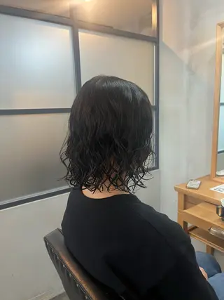 ミディアム パーマ 栗本 陽香/顔周りレ イヤー/透明感カラーのヘアスタイル