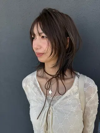 ミディアム レイヤーカット\ウル フ　chinatsuのヘアスタイル