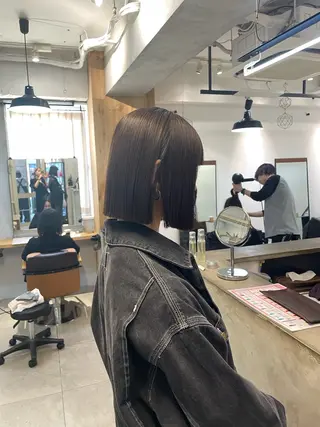 ショート ミルクティー× グレージュMOMOのヘアスタイル