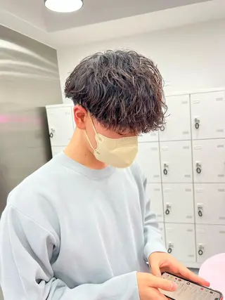 ショート カラー パーマ メンズ メンズパーマ特化 TAIGAのヘアスタイル
