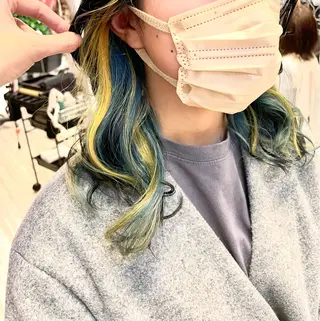 セミロング カラー インナーカラー 推し ブリーチ 髪質改善のヘアスタイル