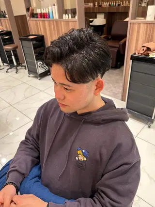 メンズ フェザーパーマ 🌎Rino🔚のヘアスタイル