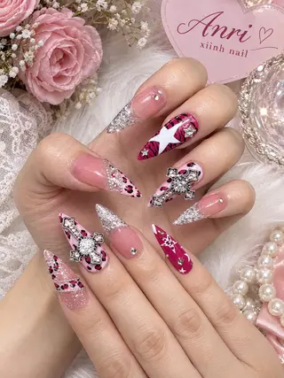 ネイル 𝓐𝓷𝓻𝓲 XiinhNailのネイルデザイン