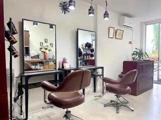 ヤン カイクンのヘアスタイル