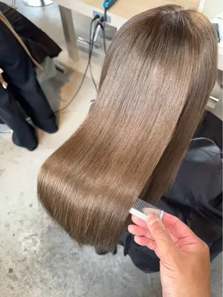 カラー Lia taichiのヘアスタイル