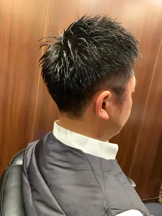 ショート カラー メンズ 田中 千恩のヘアスタイル