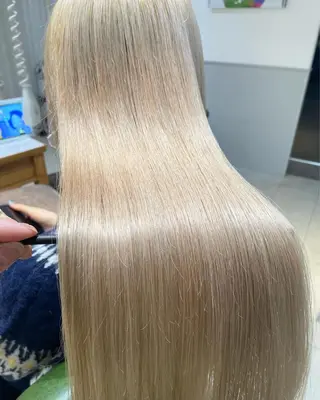 セミロング カラー 過去一の柔髪ヘア 🌿einshairのヘアスタイル