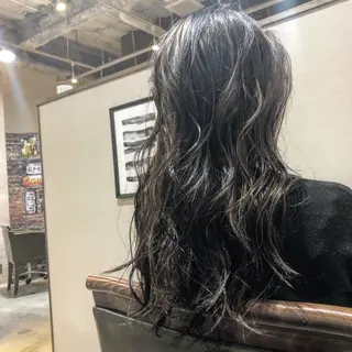 カラー 西田 優菜のヘアスタイル