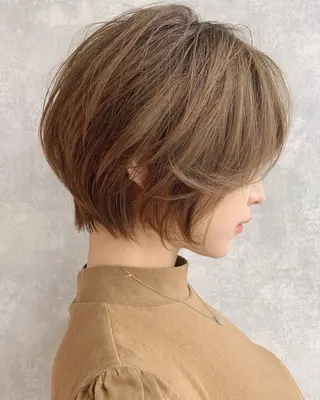 ミディアム カラー 青柳 若菜のヘアスタイル