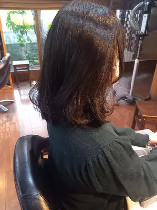 ミディアム 飯田 仁美のヘアスタイル