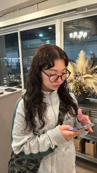 カラー ユイ コハルのヘアスタイル