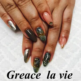 ロング カラー パーマ ヘアアレンジ キッズ ネイル マツエク・マツパ Greace  la vieのネイルデザイン
