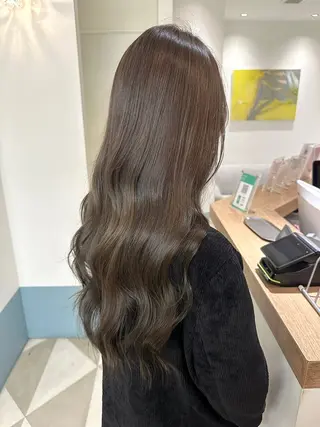 ロング カラー 安丸 結夏のヘアスタイル