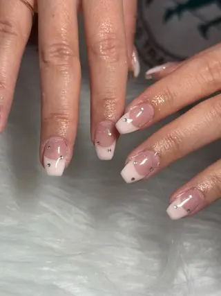 ネイル LAVISH 大和店 emi・:*+のネイルデザイン