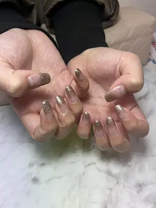 salon UNE LMA見習いスタッフのネイルデザイン