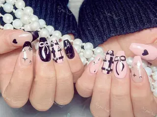 ネイル 🦋 Queenieのネイルデザイン