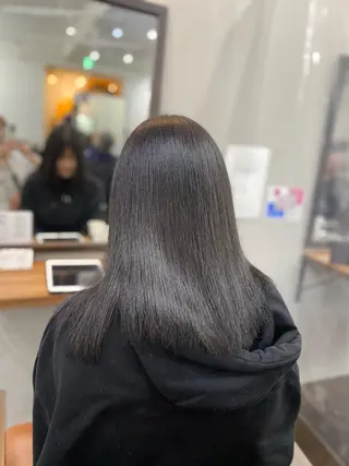 ロング 透明感カラー栄 みゆのヘアスタイル