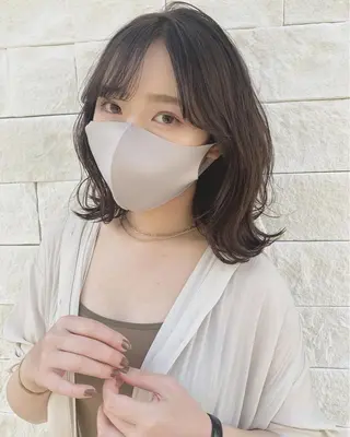ミディアム カラー ハイトーンボブ 前田 表参道　グレージュのヘアスタイル