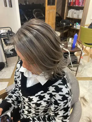 セミロング カラー Lovis moa 〘国分 かな〙のヘアスタイル