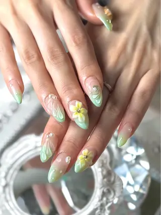 ネイル ルシイ🎀新宿長さ 出しパーツ専門店のネイルデザイン