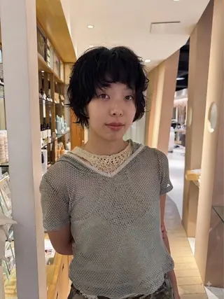 ショート パーマ 岡田 万侑のヘアスタイル