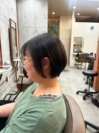 ショート 顔周りレイヤー/ ふわあいりのヘアスタイル