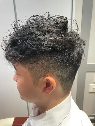 ショート パーマ メンズ 岡崎 隆晟のヘアスタイル