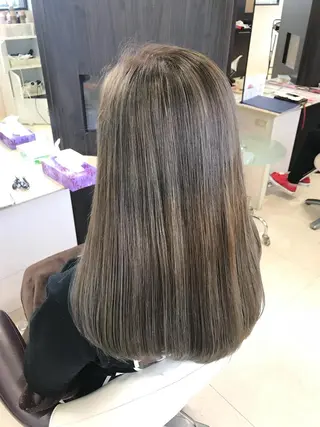 セミロング カラー Oopsレイヤー 加藤澄都のヘアスタイル