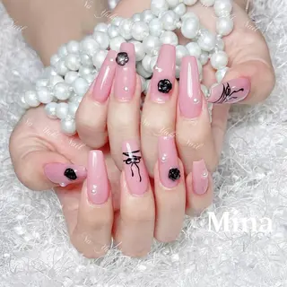 ネイル 🦋 Queenieのネイルデザイン