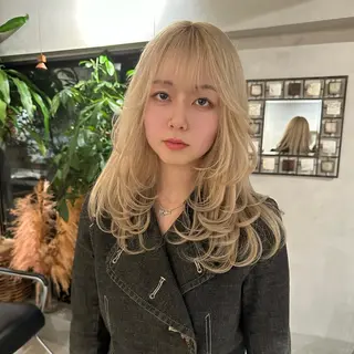 ロング 💫艶ハイトーン×髪 質改善💫リュウトのヘアスタイル